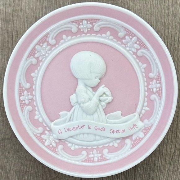 Vintage Precious Moments A Daughter is God’s Special Gift Mini Plate Art - Picture 1 of 13